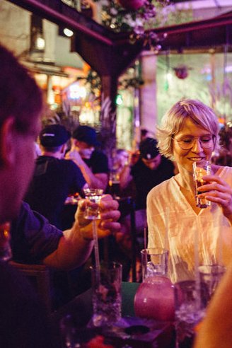 Tangente Gäste trinken